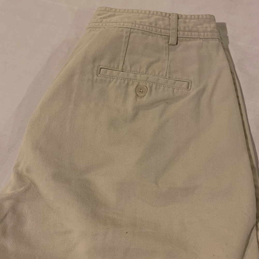 Women’s Gap Creme Khaki Shorts